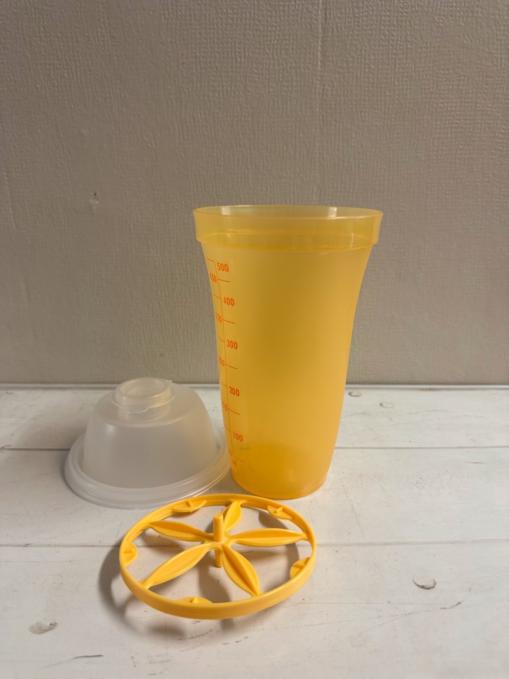 Tupperware Classic Quick Shake Container(2-cup/500mL) - Picture 4 of 5